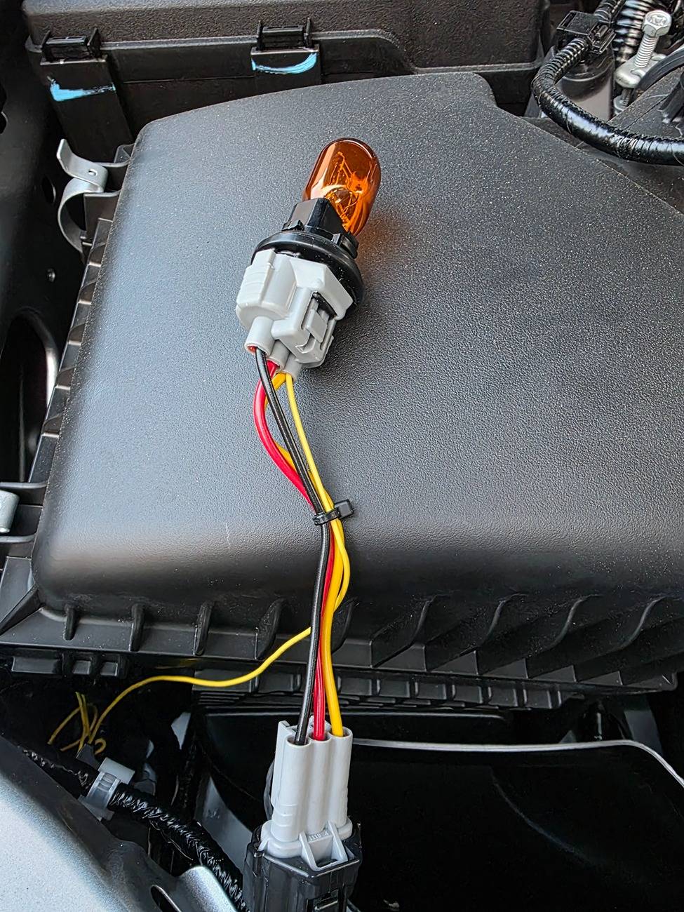 Aspire Auto Accessories V2 Fang Lights wiring harness and connector detail closeup